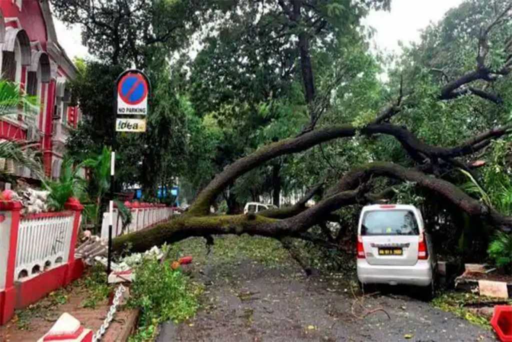 महाराष्ट्र में भारी बारिश के आसार,73 गांव चक्रवाती तूफान की चपेट में 