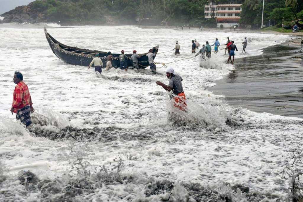 Cyclone Tauktae मचा सकता है तबाही ! केरल में रेड अलर्ट जारी 