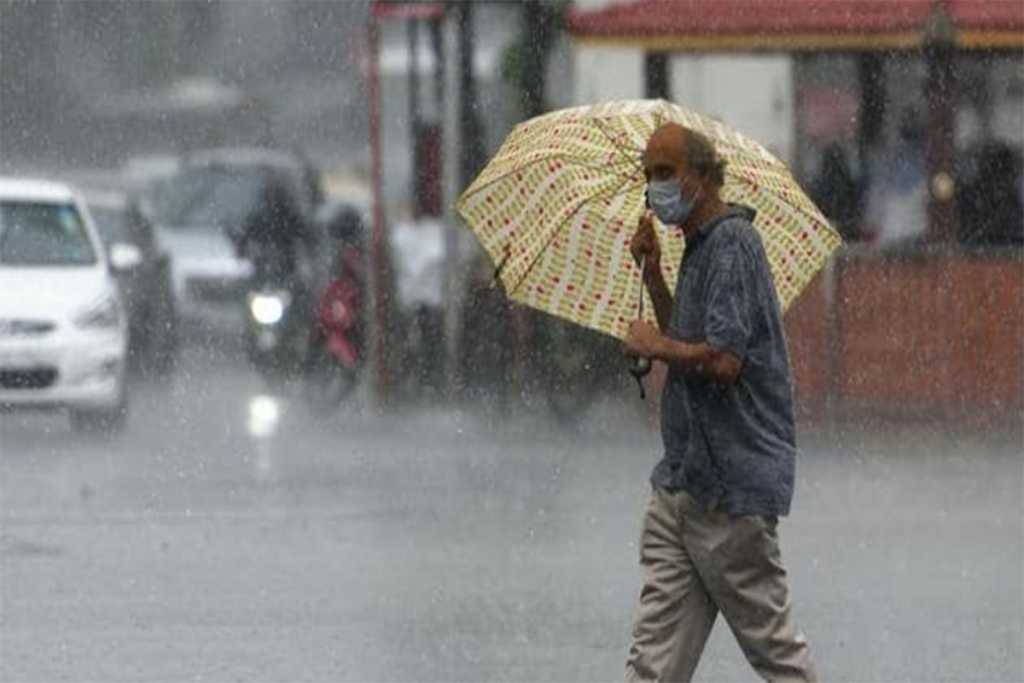 लगातार बारिश ने बढ़ाई मुंबई की मुश्किलें, जाने मौसम का हाल 