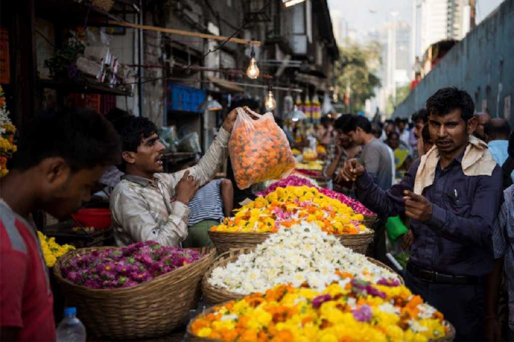 Mumbai News: कुदरत की कोपदृष्टि से कुम्हलाया फूल बाजार