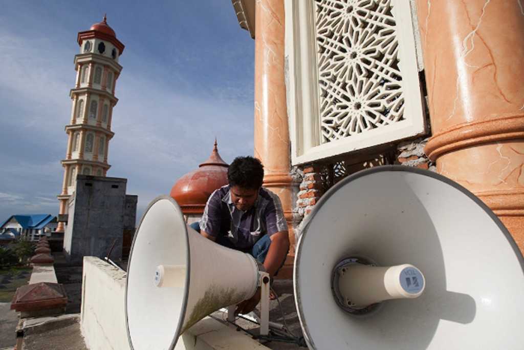 बच्चों की पढ़ाई में न हो बाधा इसलिए मस्जिद में बिना लाउडस्पीकर हो रही नमाज 