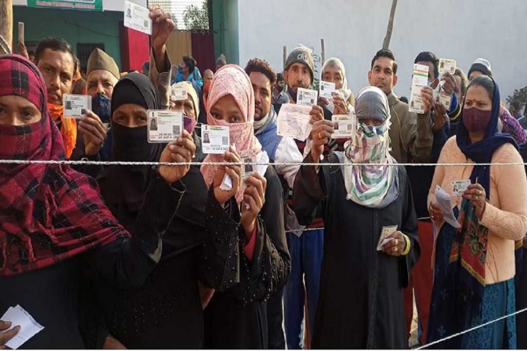 ​ UP Election 2022: शुरू के 4 घंटे में 23 और सबसे कम 20 प्रतिशत मतदान