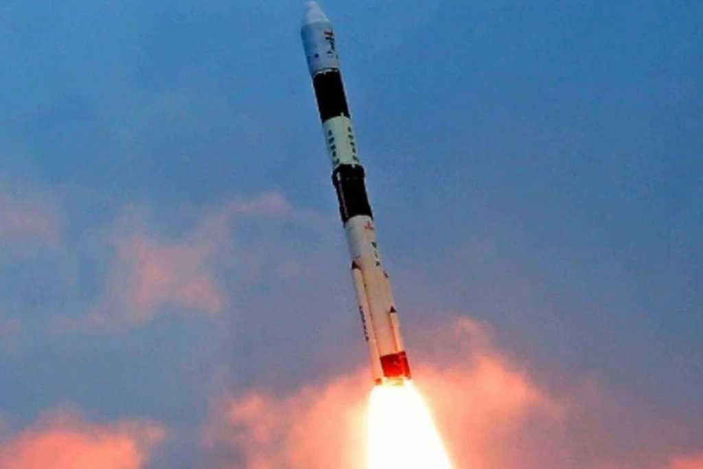 PSLV-C52 लॉन्च, EOS-04 साथ 2 सैटेलाइट अंतरिक्ष में भेजे