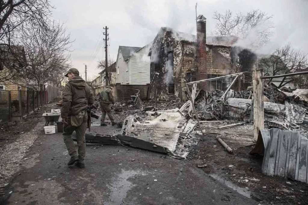 Russia Ukraine War: ब्रिटेन की सेना का दावा, यूक्रेन में रहिवासी क्षेत्रों पर हमला कर रहा है रूस