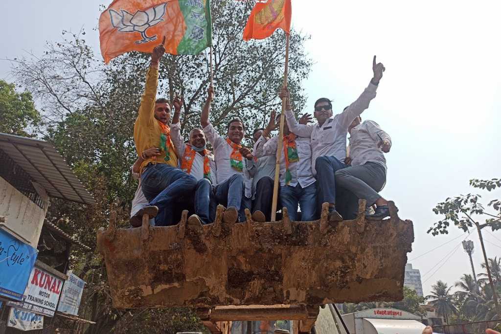 बुलडोजर रिटर्न्स’: मुंबई में BJP नेता संजय जयस्वाल के नेतृत्व में मना जश्न