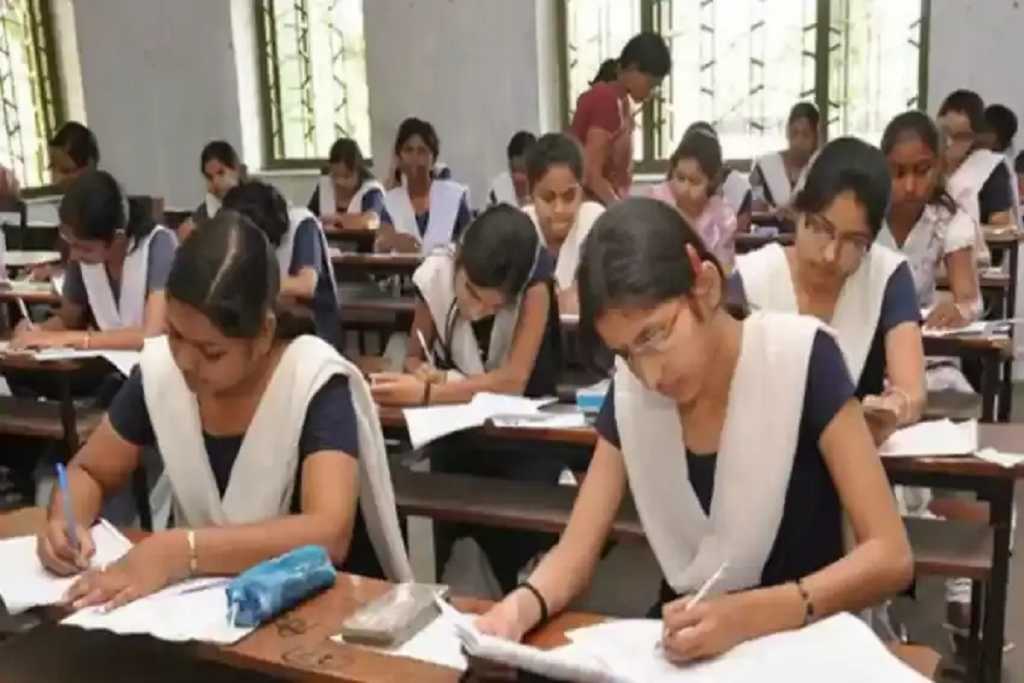 UP Board Exam 2021-22: ऑनलाइन मॉनिटरिंग, कैमरा बंद मिला तो होगी कार्रवाई