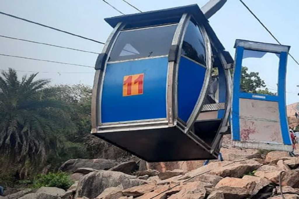 Ropeway Rescue Operation: महिला गिरी, बची जान, अस्पताल में भर्ती