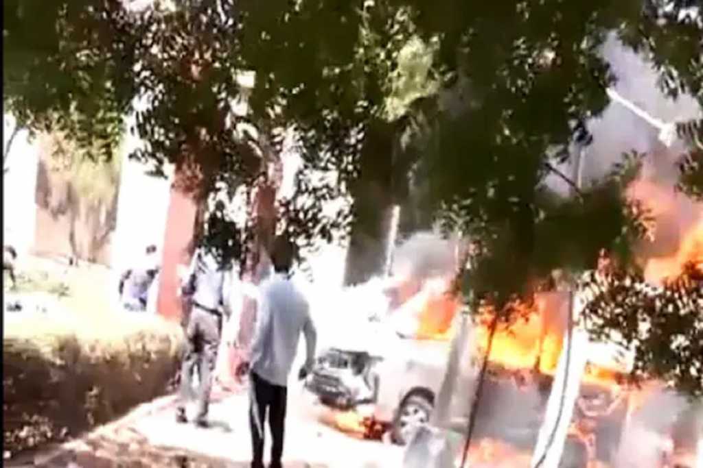 Blast in Karachi University: 3 चीनी सहित 4 की मौत, अन्य घायल