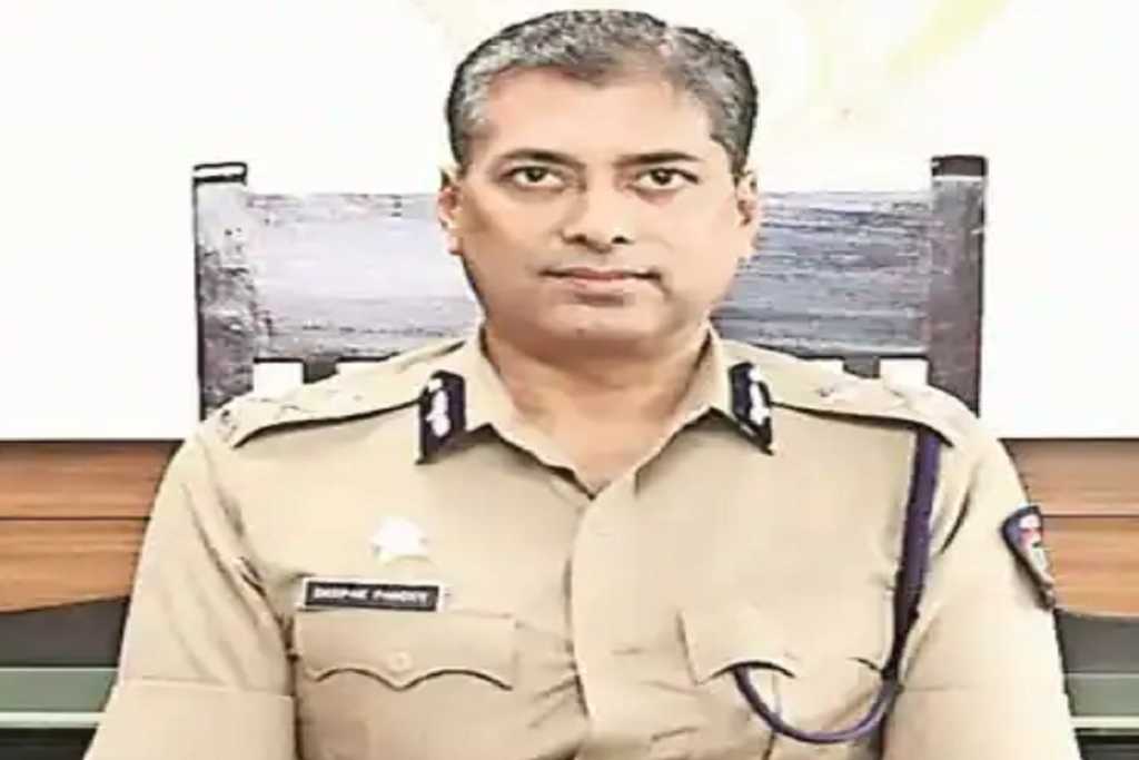 नासिक पुलिस आयुक्त का तबादला, भजन पर लगाया था “बैन”