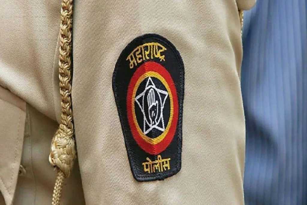 मुंबई पुलिस​:​ ​खिलौना व्यापारी से छह करोड़ ​वसूलने का लगा गंभीर आरोप !