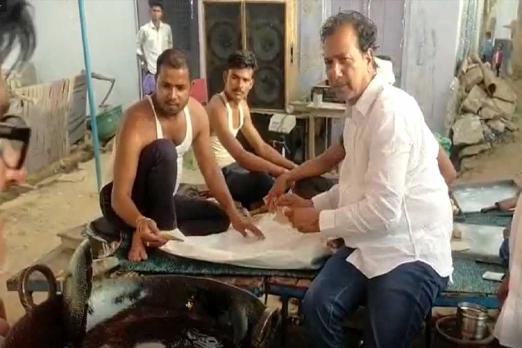 ​​गांव की लड़की की शादी : मंत्री की सादगी के कायल हुई जनता