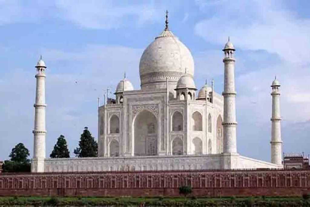 Taj Mahal case: याचिकाकर्ता को HC ने लगायी फटकार !