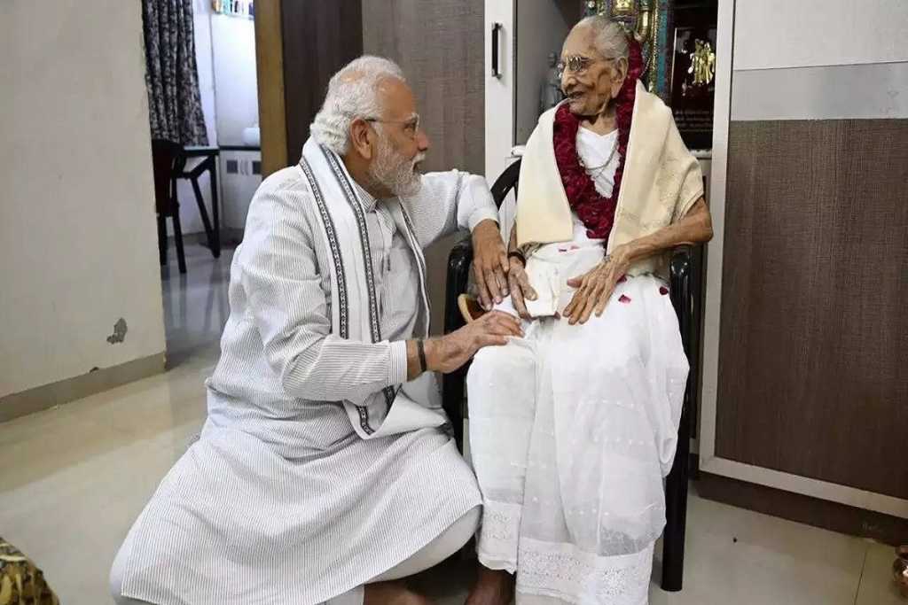 पीएम मोदी की वेबसाइट पर बना ‘मां’ के नाम का सेक्शन, जानिए इसकी खासियत