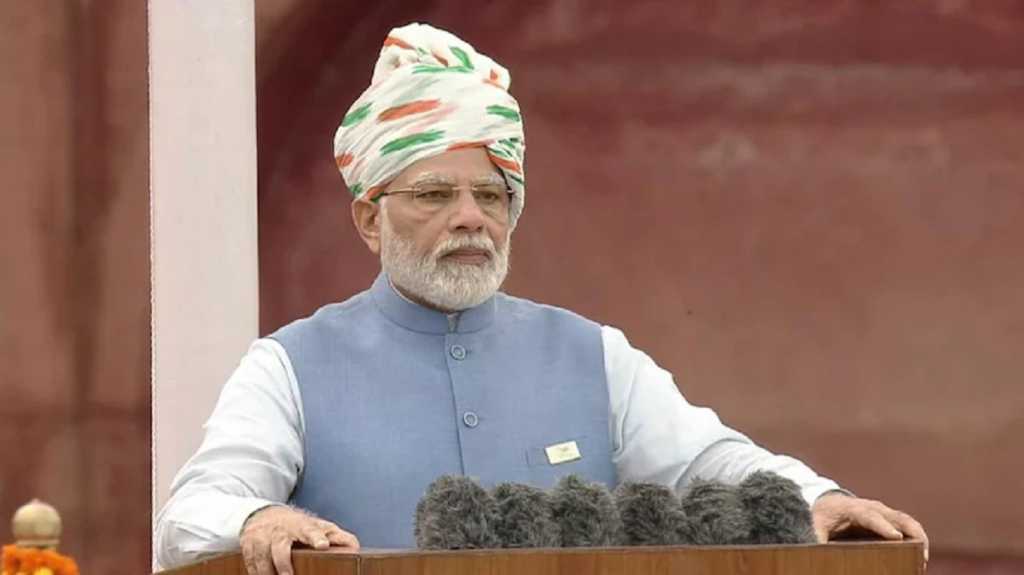 PM मोदी ने लाल किले से परिवारवाद और भ्रष्टाचारियों पर बोला हमला    