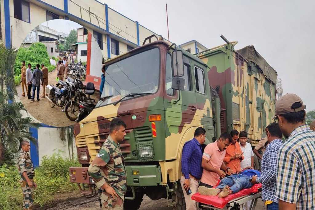 प्रेमिका​ को मारी गोली और स्वयं भी लगाया मौत को गले ​