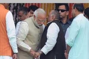 PM Naredra modi and Mulayam singh yadav