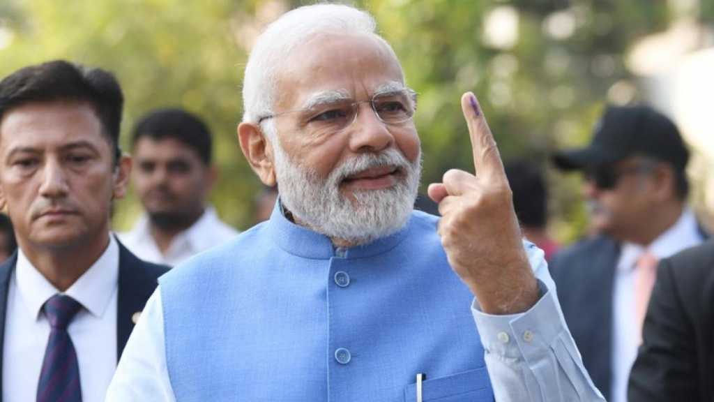 गुजरात चुनाव: PM मोदी-अमित शाह ने डाला वोट,दो घंटे में 4.75% मतदान 