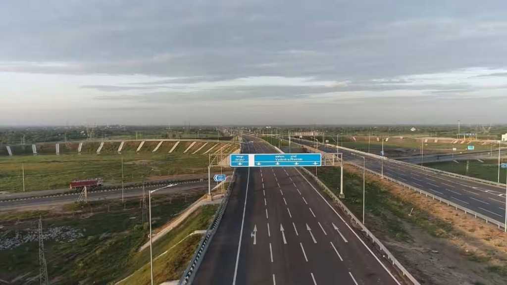 यूनिक और अद्भुत है ‘Delhi–Mumbai Expressway’