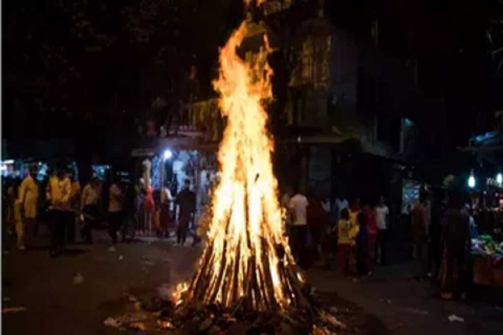 ऐसे करें होली पूजा, जानिए पूजा सामग्री की ​सूची​ ​