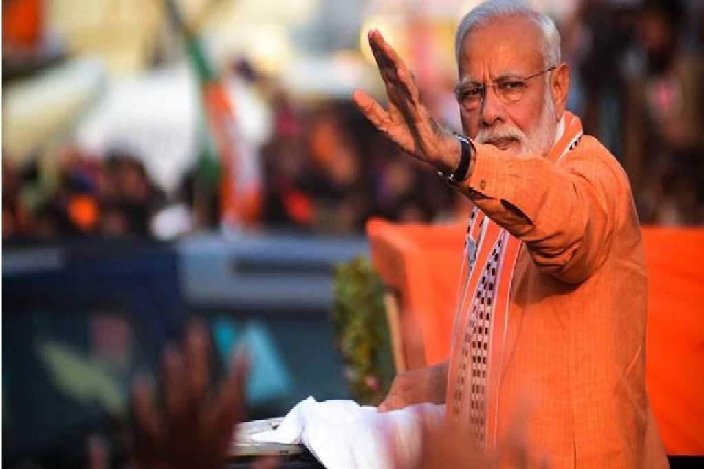 PM का बेंगलुरु में 26 किमी लम्बा मेगा रोड़ शो, हजारों की भीड़ में जुटे लोग