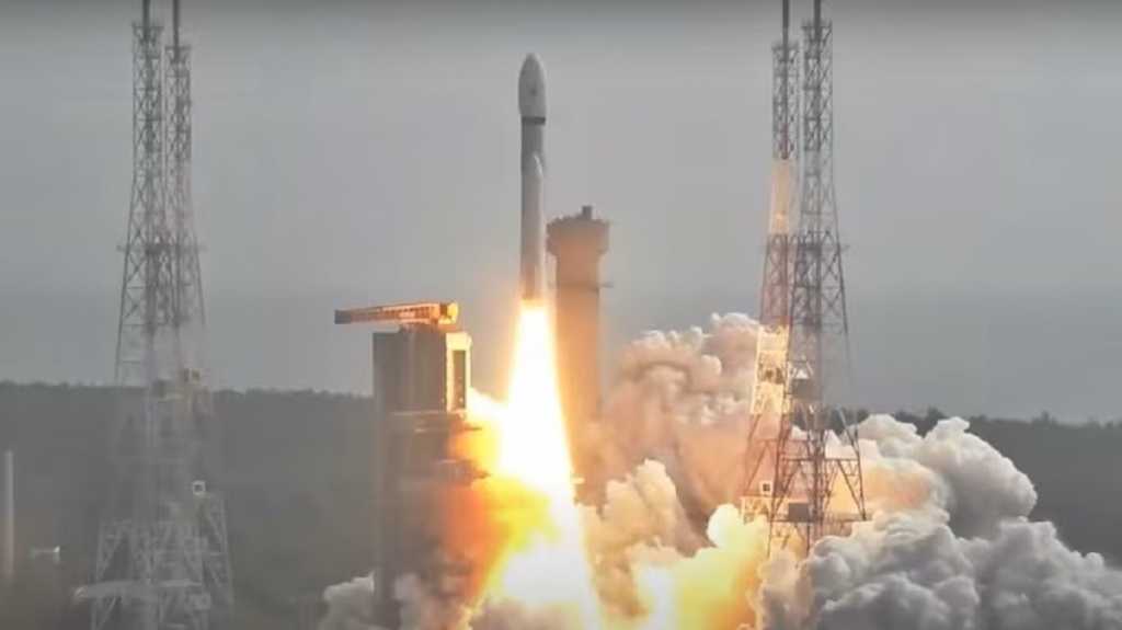 ISRO की अंतरिक्ष में सबसे बड़ी छलांग, 36 सैटेलाइट के साथ LVM-3 लांच       