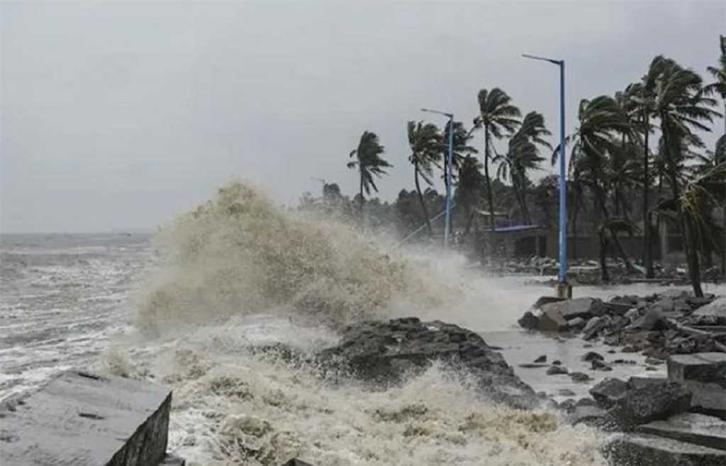 मोचा चक्रवात: पूर्वोत्तर के राज्यों में चढ़ा पारा, भारी बारिश के आसार   