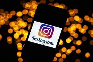 madhya pradesh minor girl live suicude on instragram saved by police