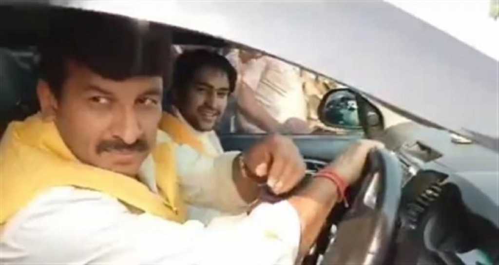 patna police bhirendra shastri not wearing seat belt manoj tiwari