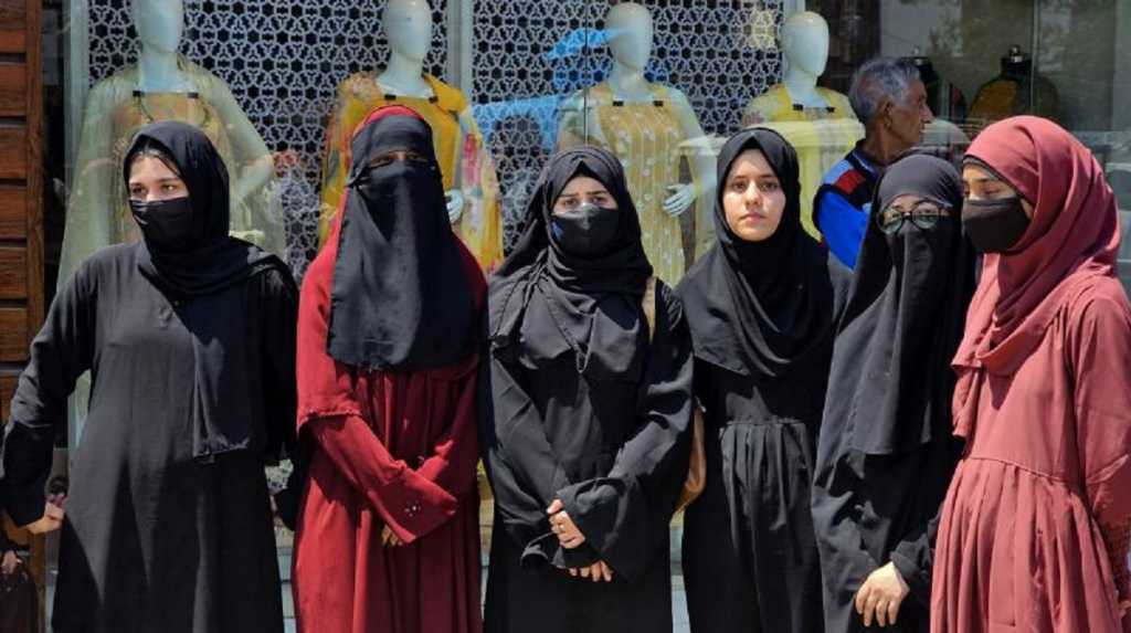 Now There is a Ruckus on Abaya in Kashmir Girls Protest Against the School