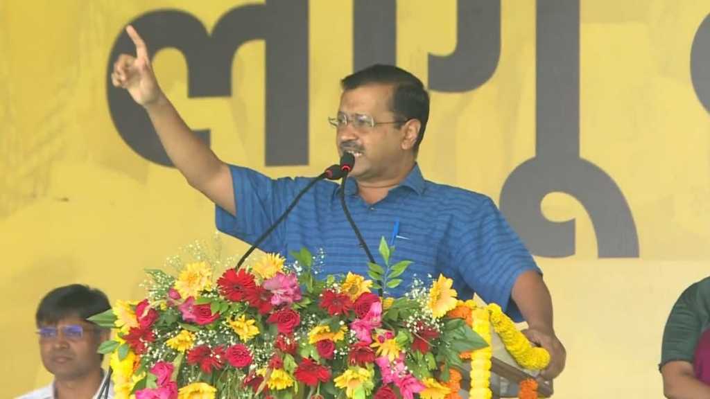 अध्यादेश के खिलाफ केजरीवाल ने PM मोदी पर सुनाई कहानी,एक राजा … 