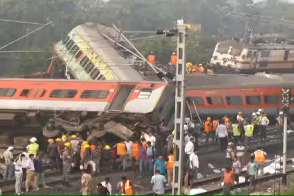 Odisha train accident: मृतकों परिजन को मिलेंगे 12 लाख,  233 की मौत, 900 घायल       