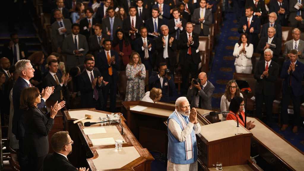 US सांसदों ने PM मोदी का ऑटोग्राफ लेने लगाए लाइन, 75 बार बजी ताली