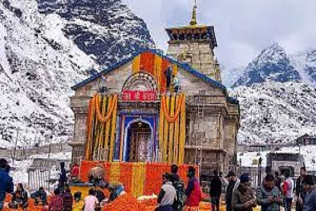 केदारनाथ मंदिर प्रांगण में मोबाइल फोन पर लगा बैन, मंदिर समिति ने लगाया प्रतिबंध