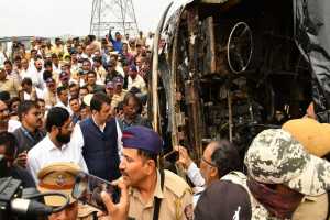 Horrific road accident on Samriddhi Highway: 25 passengers died, Shinde and Fadnavis inspected the site!