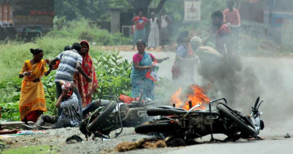 लोकतंत्र की दुहाई देने वाला विपक्ष बंगाल में हुई हिंसा पर खामोश क्यों है ?  