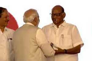 pm modi honored with lokmanya tilak national award