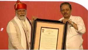 pm modi honored with lokmanya tilak national award