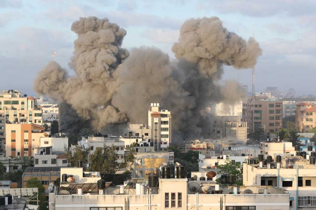 Israel attacks mosque and school in Gaza, 24 killed!