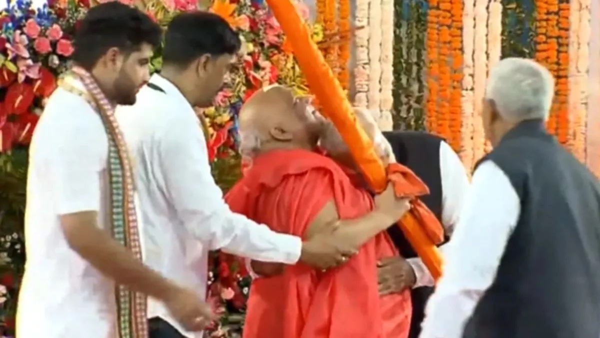 Who Is Jagat Guru Rambhadracharya Who Pm Modi Seeks Blessings