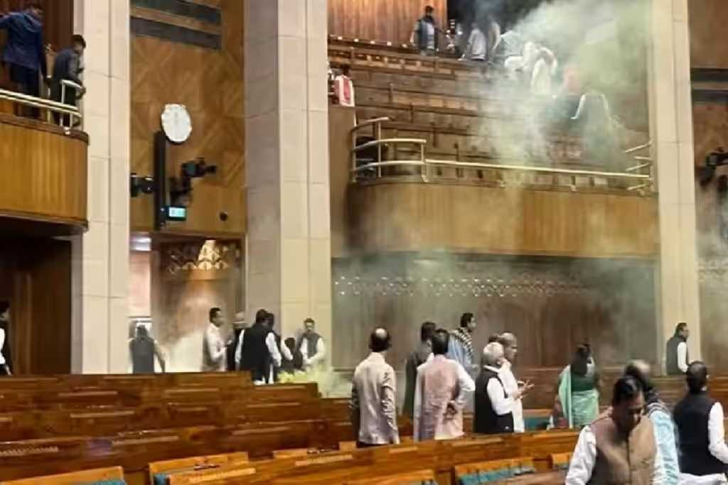 Parliament security breach: मास्टरमाइंड ललित झा अब भी फरार !