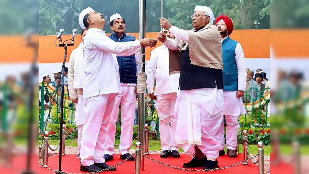 कांग्रेस ने नागपुर क्यों आयोजित किया पार्टी का स्थापना दिवस समारोह ?
