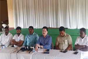 in-sangli-threat-to-remove-from-the-caste-case-filed-against-panch