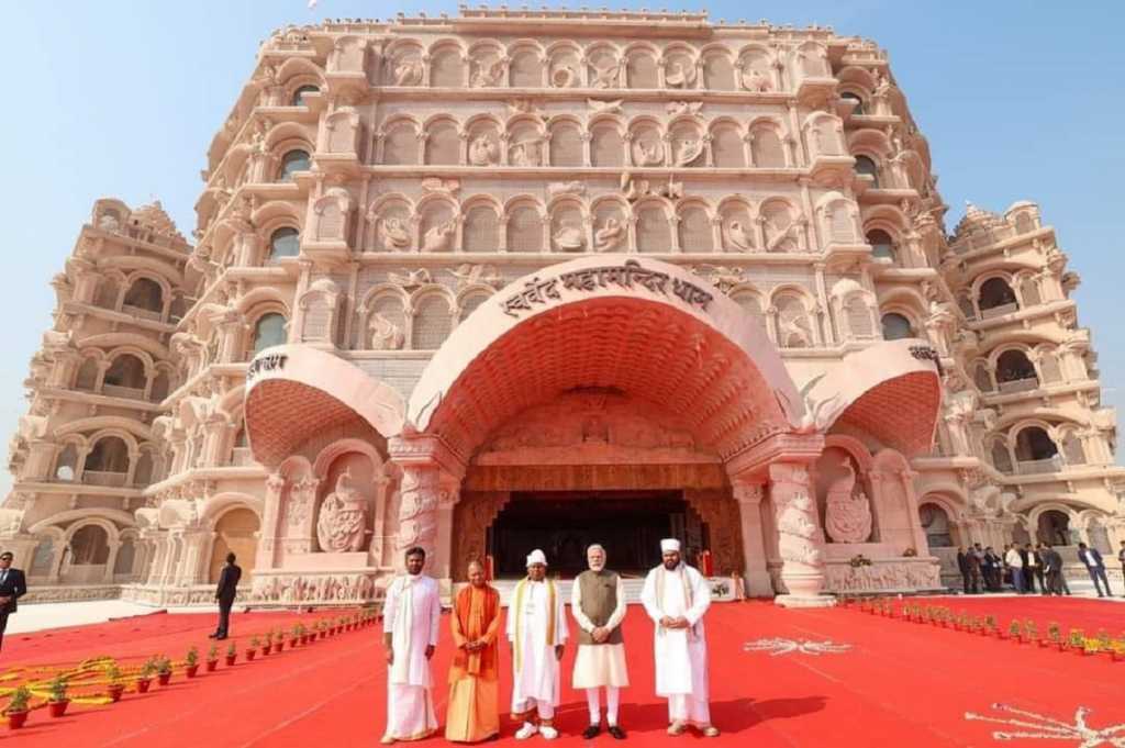 प्रधानमंत्री मोदी द्वारा ‘स्वर्वेद महामंदिर’ का उद्घाटन