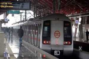 ari-stuck-in-metro-door-woman-gets-dragged-along-platform