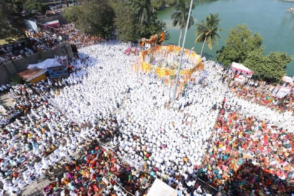 सोलापुर: सिद्धेश्वर यात्रा के दौरान लाखों भक्तों ने अक्षत समारोह ​​लिया​ भाग