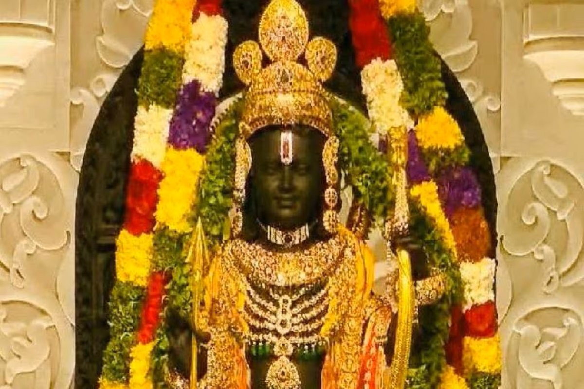 a-monkey-came-to-see-ram-in-the-ram-temple-of-ayodhya-the-devotee-said
