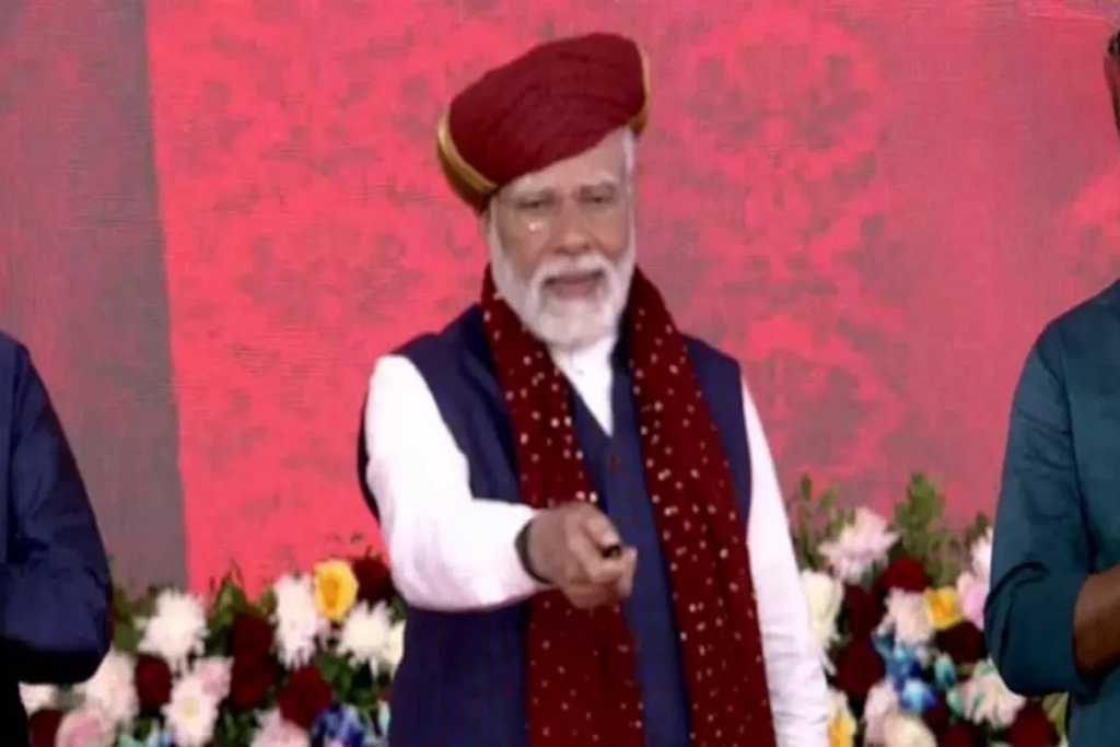 प्रधानमंत्री मोदी ने देश को समर्पित किए 5 एम्स!, नयी परंपरा को आगे बढ़ाया!