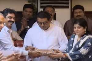 Raj-Thackeray-got-the-brick-of-Babri-Masjid