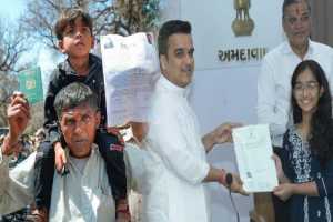 18-Pakistanis-settled-in-Ahmedabad-get-Indian-citizenship