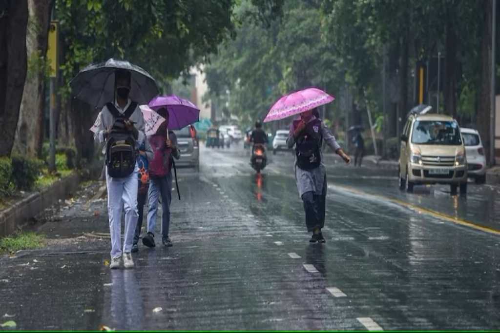 बिहार समेत देश के इन राज्यों में बारिश: तेज हवाएं और ओलावृष्टि की चेतावनी!